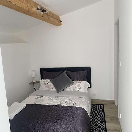 Bel Appartement Au Coeur Du Village De Sartene Eksteriør billede