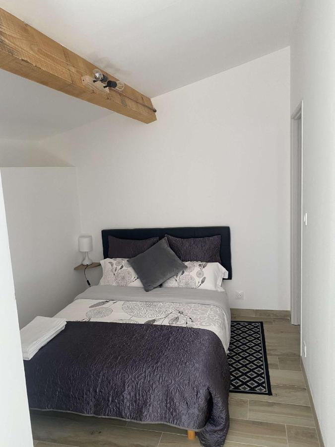 Bel Appartement Au Coeur Du Village De Sartene Eksteriør billede